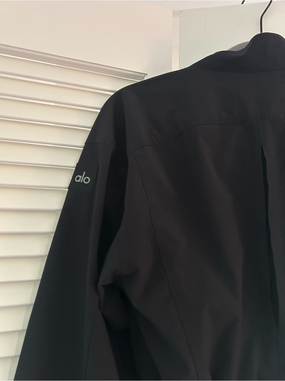 Alo Yoga Clubhouse Jacket Black XS Cropped Full Zip Lightweight Athletic - Picture 5 of 6
